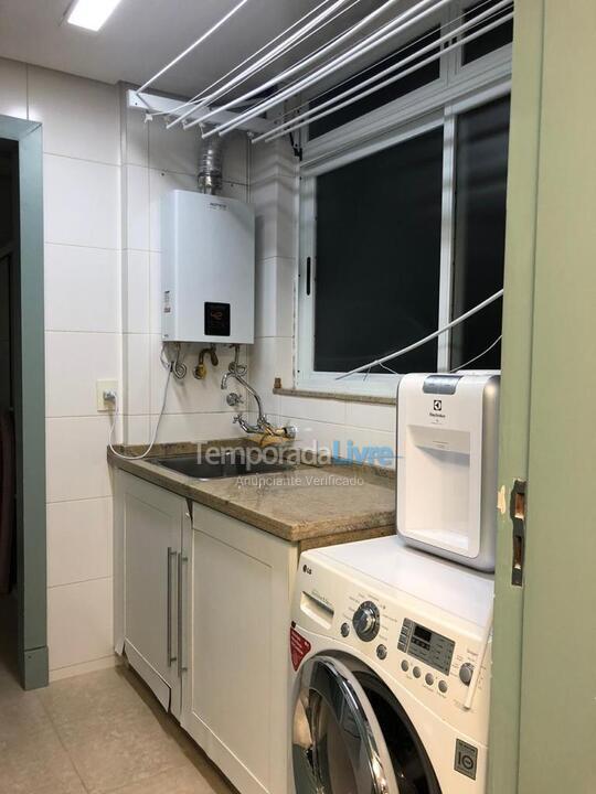 Apartamento para aluguel de temporada em Florianópolis (Praia Brava)