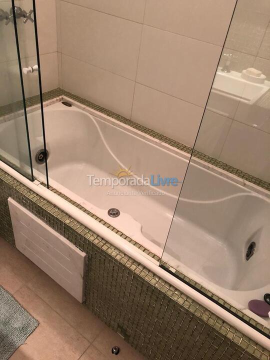 Apartamento para aluguel de temporada em Florianópolis (Praia Brava)