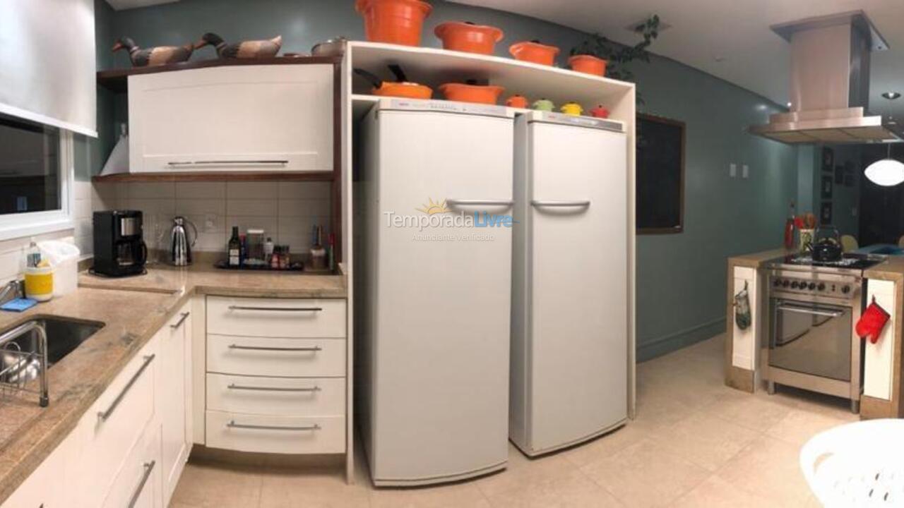 Apartamento para aluguel de temporada em Florianópolis (Praia Brava)