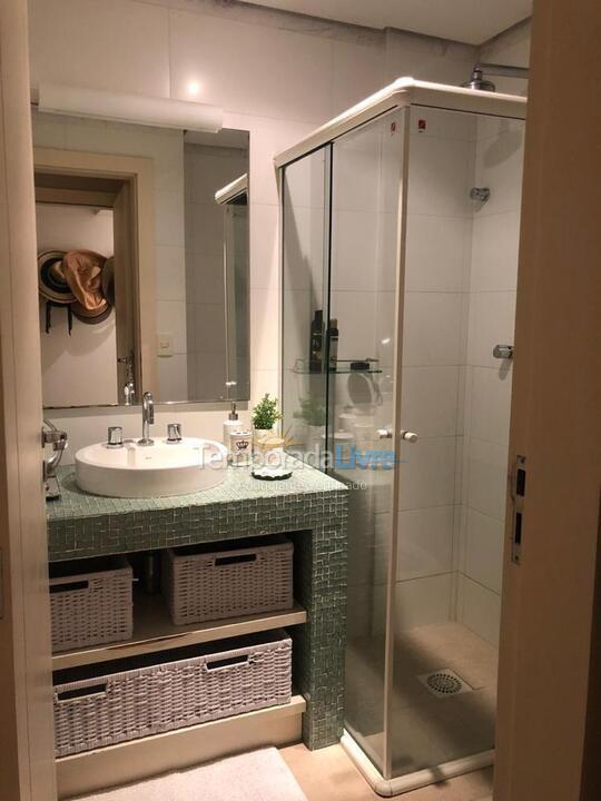 Apartamento para aluguel de temporada em Florianópolis (Praia Brava)