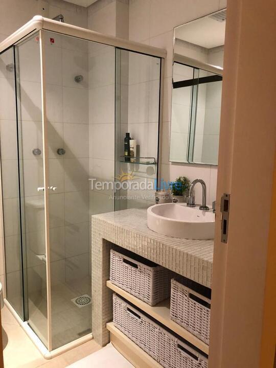 Apartamento para aluguel de temporada em Florianópolis (Praia Brava)