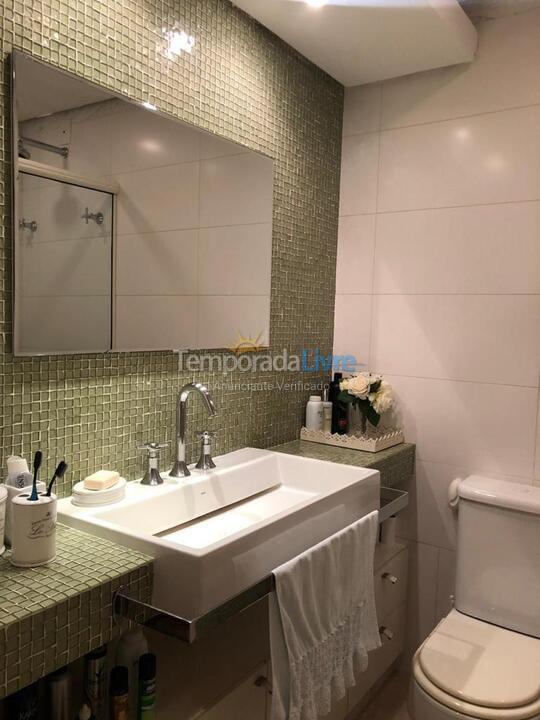 Apartamento para aluguel de temporada em Florianópolis (Praia Brava)