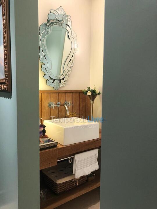 Apartamento para aluguel de temporada em Florianópolis (Praia Brava)