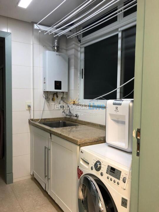 Apartamento para aluguel de temporada em Florianópolis (Praia Brava)