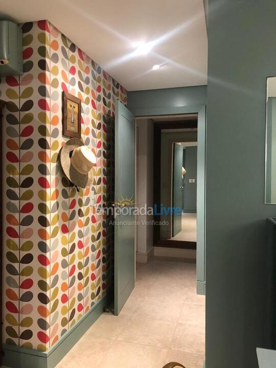 Apartamento para aluguel de temporada em Florianópolis (Praia Brava)