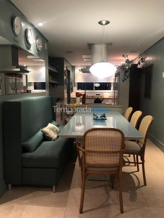 Apartamento para aluguel de temporada em Florianópolis (Praia Brava)