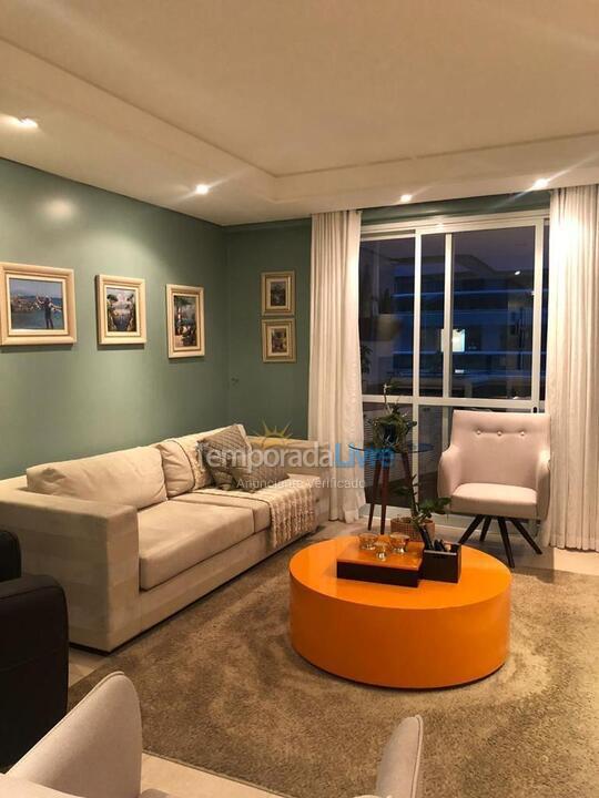 Apartamento para aluguel de temporada em Florianópolis (Praia Brava)