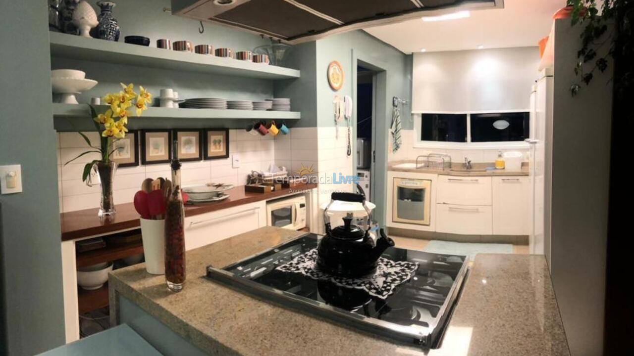 Apartamento para aluguel de temporada em Florianópolis (Praia Brava)