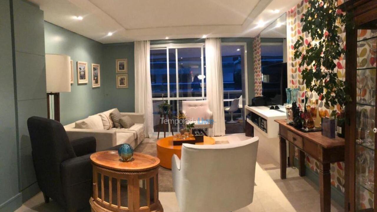Apartamento para aluguel de temporada em Florianópolis (Praia Brava)