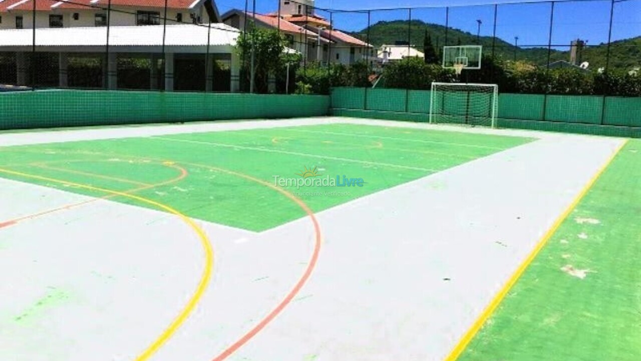 Apartamento para aluguel de temporada em Florianópolis (Praia Brava)