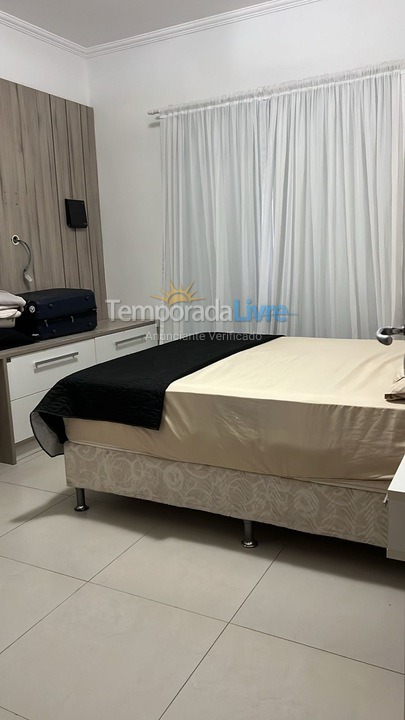 Casa para aluguel de temporada em Porto Belo (Perequê)