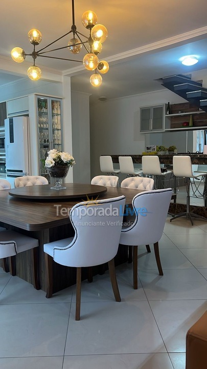 Casa para aluguel de temporada em Porto Belo (Perequê)