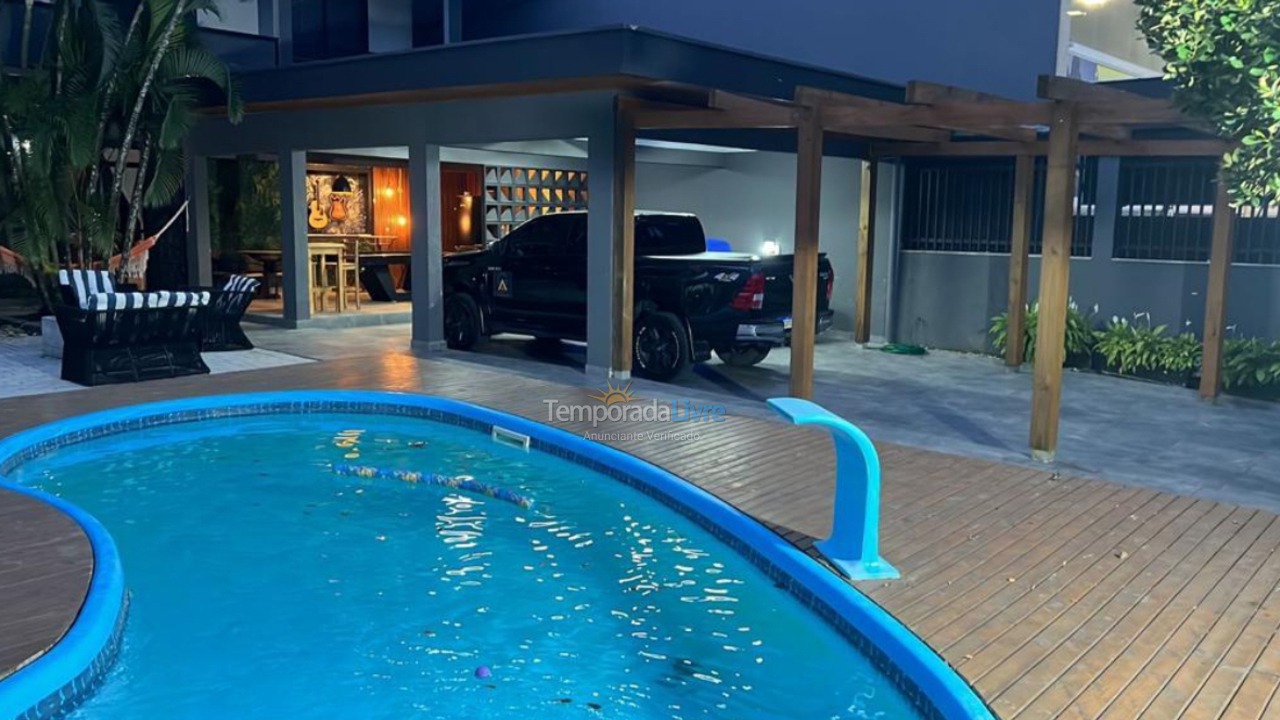 Casa para aluguel de temporada em Porto Belo (Perequê)