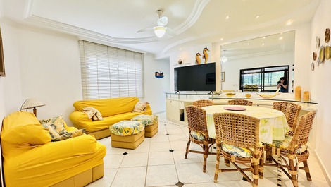 Penthouse Apartment in Enseada - Ocean View - Air Conditioning - Sleeps 12