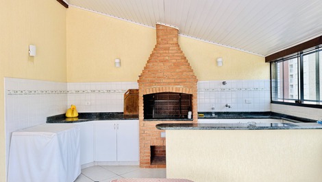 Penthouse Apartment in Enseada - Ocean View - Air Conditioning - Sleeps 12