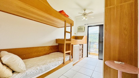 Penthouse Apartment in Enseada - Ocean View - Air Conditioning - Sleeps 12