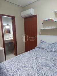 Beachfront vacation rental for 10 people, 3 bedrooms, 2 bathrooms.