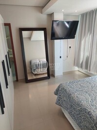 Beachfront vacation rental for 10 people, 3 bedrooms, 2 bathrooms.