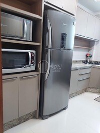 Beachfront vacation rental for 10 people, 3 bedrooms, 2 bathrooms.