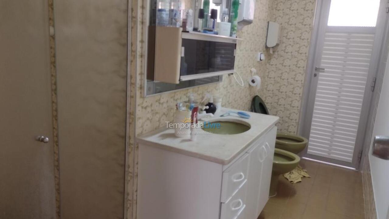 Apartamento para aluguel de temporada em Guarujá (Pitangueiras)