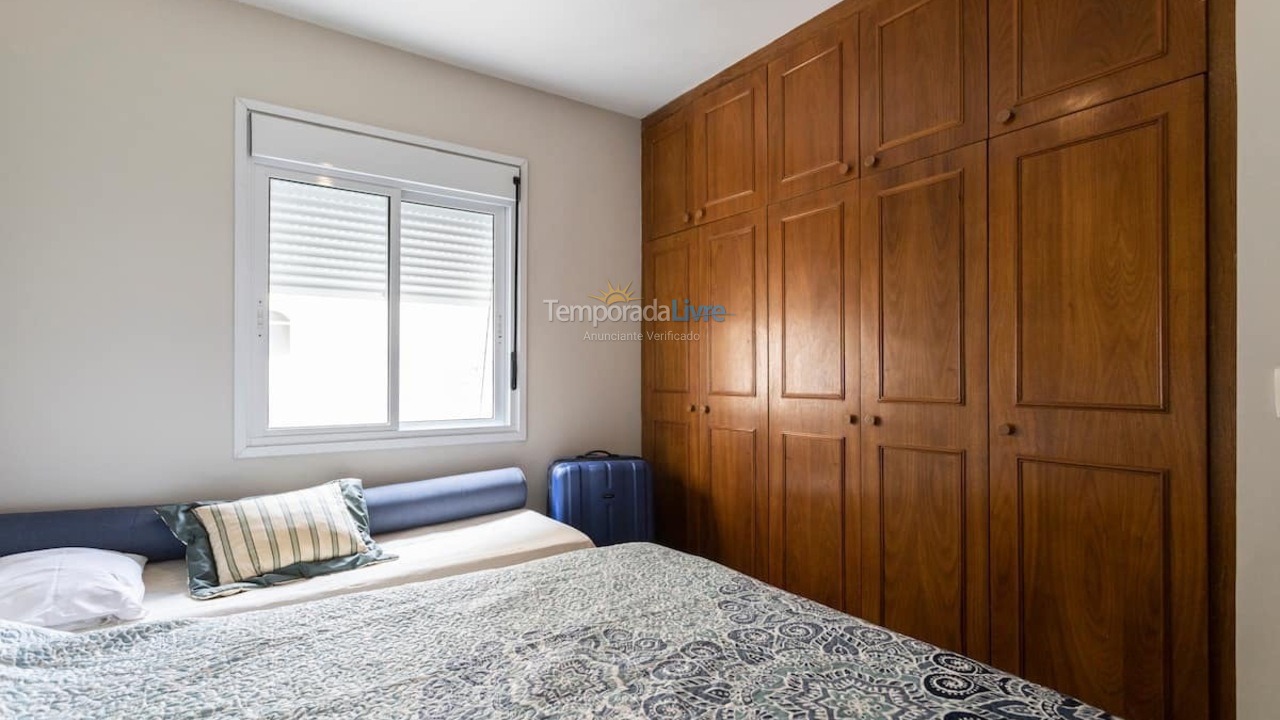 Apartamento para aluguel de temporada em Guarujá (Pitangueiras)