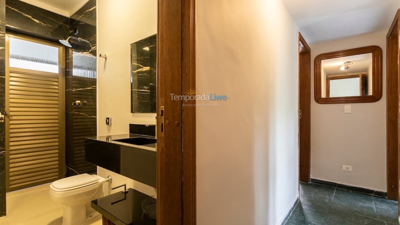 Apartamento para aluguel de temporada em Guarujá (Pitangueiras)