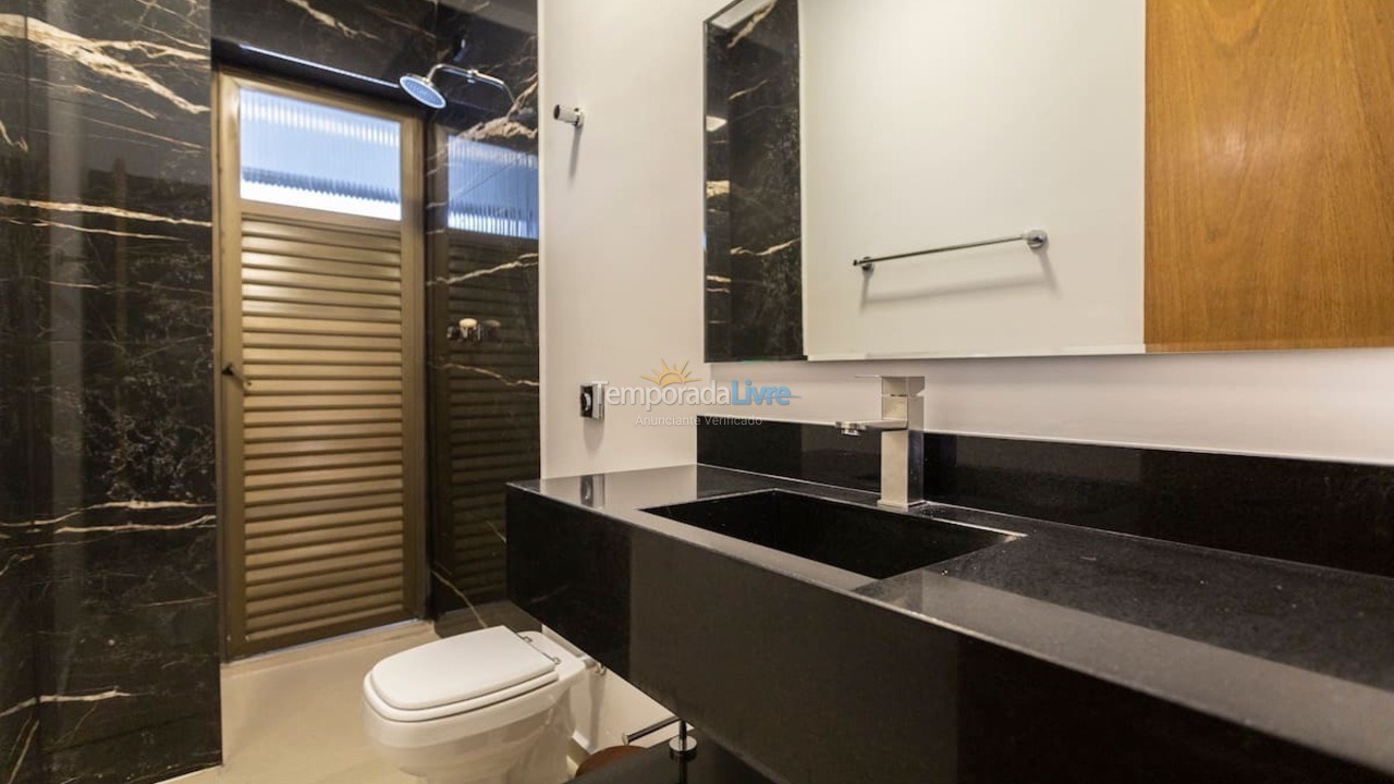 Apartamento para aluguel de temporada em Guarujá (Pitangueiras)