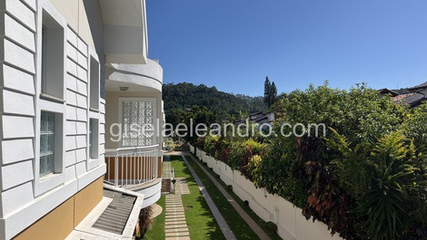 Charming apartment with 2 suites in Canasvieiras, 100 meters from the sea.