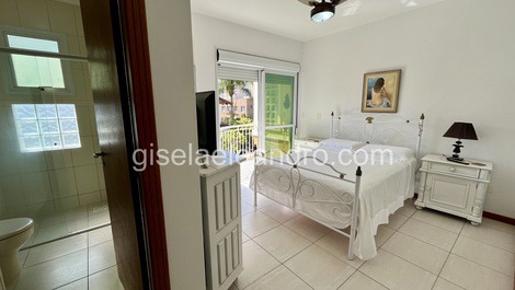 Charming apartment with 2 suites in Canasvieiras, 100 meters from the sea.