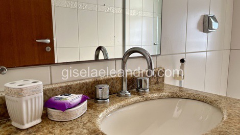 Charming apartment with 2 suites in Canasvieiras, 100 meters from the sea.