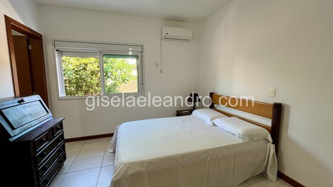 Charming apartment with 2 suites in Canasvieiras, 100 meters from the sea.
