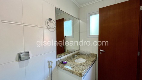 Charming apartment with 2 suites in Canasvieiras, 100 meters from the sea.