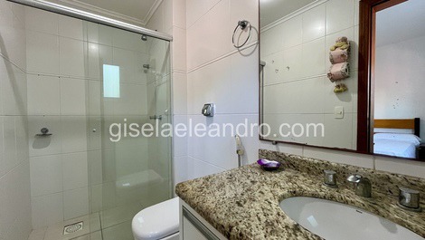 Charming apartment with 2 suites in Canasvieiras, 100 meters from the sea.