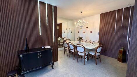 Apto Luxuoso com 3 dormitórios e vista panorâmica do mar.