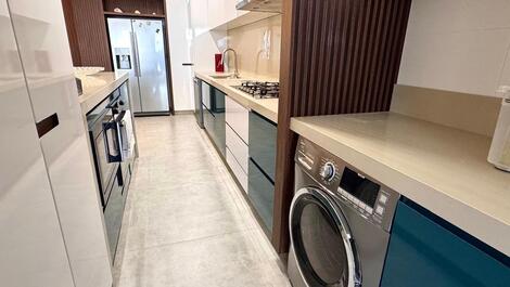 Apto Luxuoso com 3 dormitórios e vista panorâmica do mar.