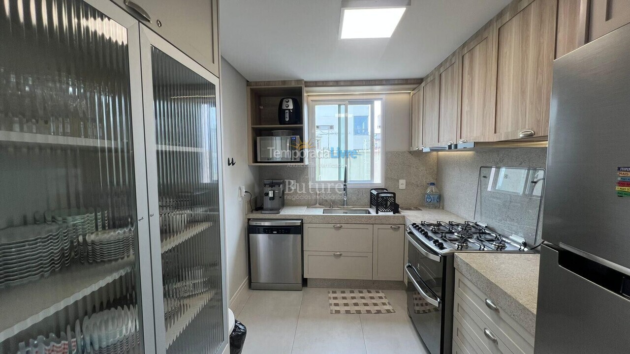 Apartamento para aluguel de temporada em Itapema (Meia Praia)