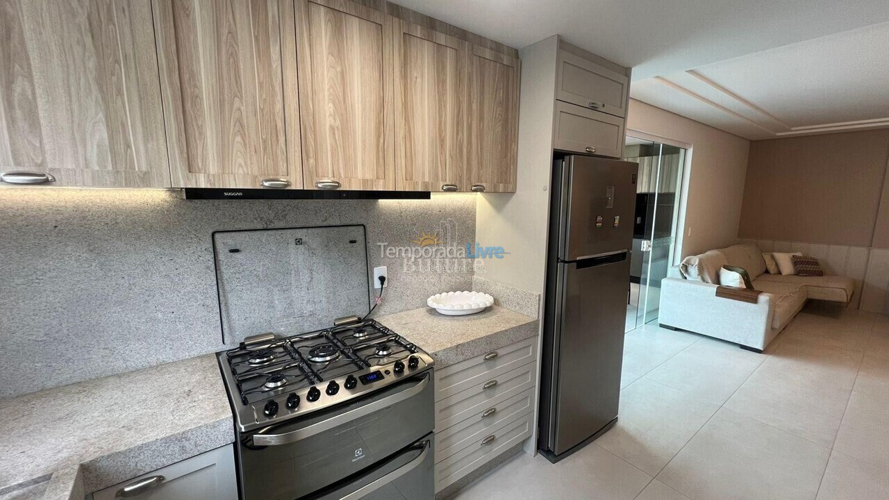 Apartamento para aluguel de temporada em Itapema (Meia Praia)