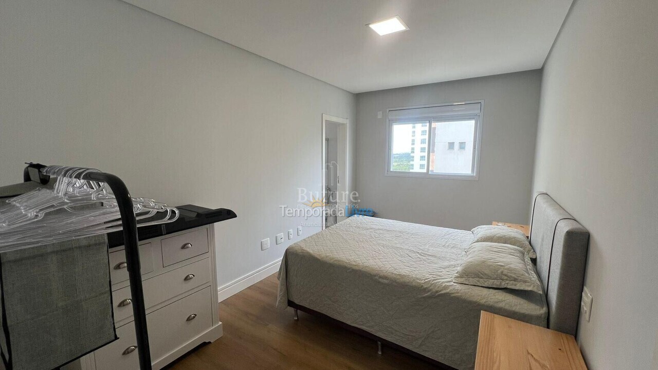 Apartamento para aluguel de temporada em Itapema (Meia Praia)