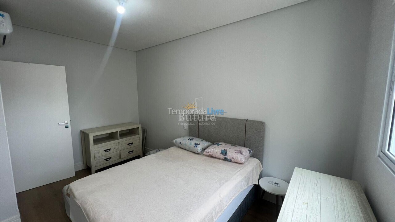 Apartamento para aluguel de temporada em Itapema (Meia Praia)