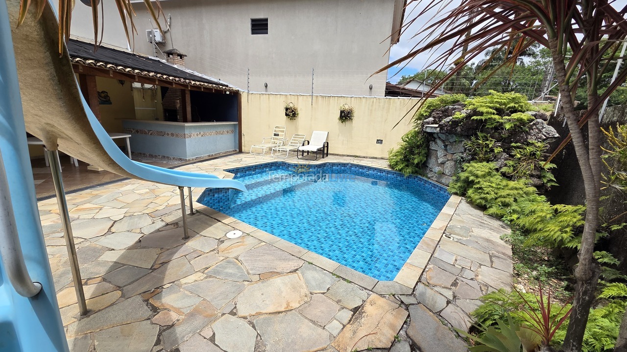 Casa para aluguel de temporada em Guarujá (Enseada)