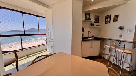 FRONT SEA! SACADA C / CHURRASQ; 4 QTOS; 3 BATHROOMS; 2 VAGAS; AIR; WIFI