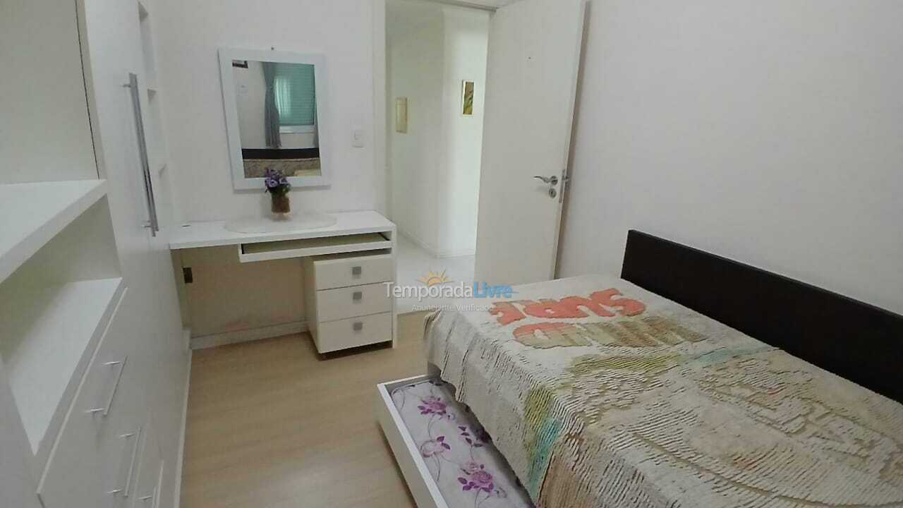 Apartamento para aluguel de temporada em Itapema (Meia Praia)
