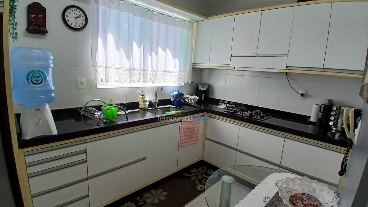 Apartamento para aluguel de temporada em Itapema (Meia Praia)