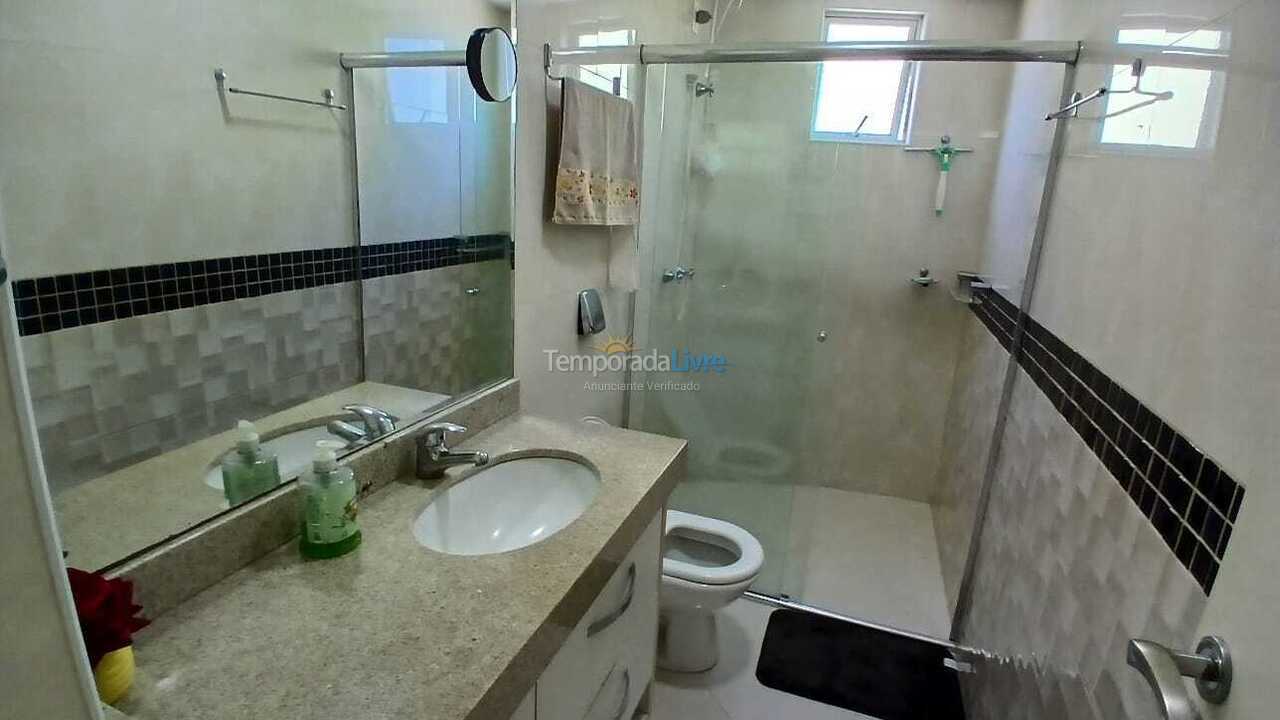 Apartamento para aluguel de temporada em Itapema (Meia Praia)