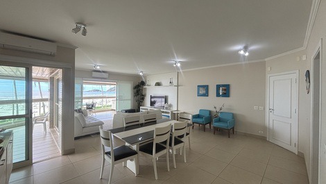 Apartamento frontal ao mar em Riviera