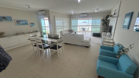 Apartamento frontal ao mar em Riviera
