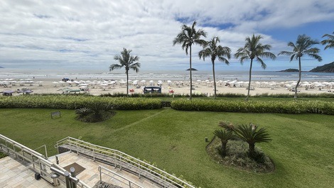 Apartamento frontal ao mar em Riviera