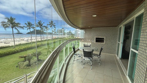 Apartamento frontal ao mar em Riviera