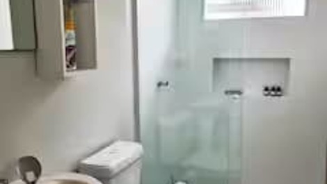 Banheiro área da churrasqueira e piscina