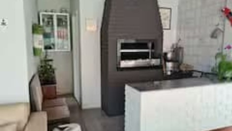 Churrasqueira -ao lado banheiro